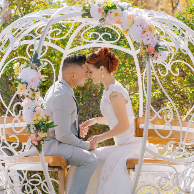 Wedding couple in birdcage carriage from Cinderella